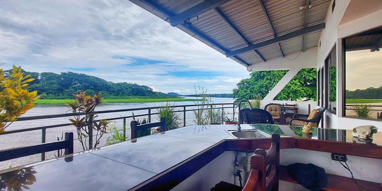 Tortuguero Adventures Guesthouse Exterior photo