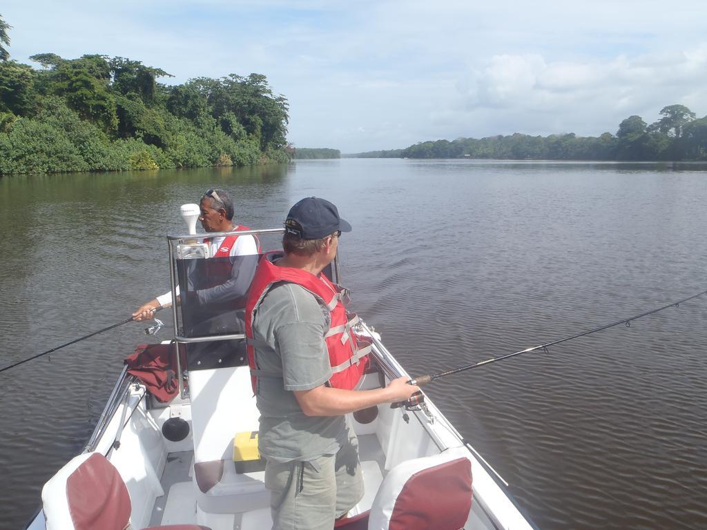 Tortuguero Adventures Guesthouse Exterior photo