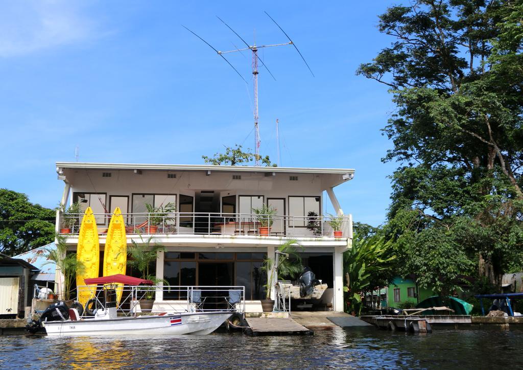 Tortuguero Adventures Guesthouse Exterior photo